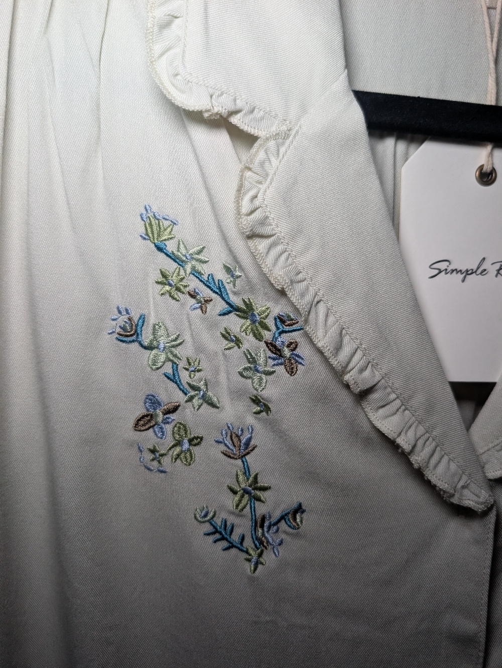 Simple Retro Button-Front Blouse with Blue Floral Embroidery - Picture 4 of 7